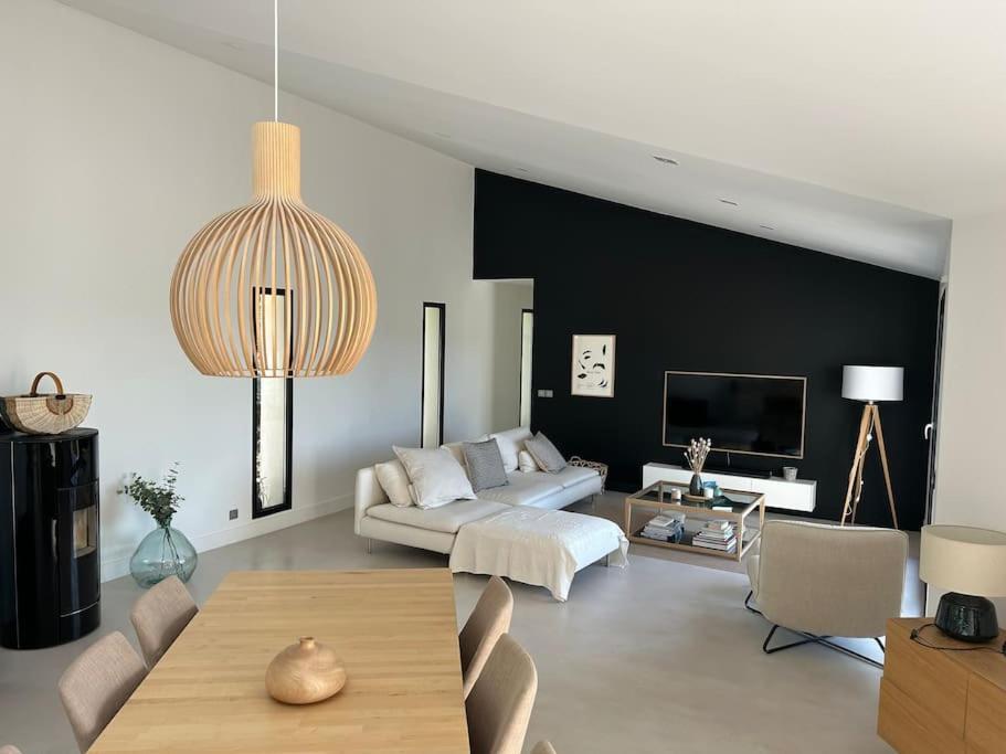 Belle Maison Contemporaine Ampus Kültér fotó
